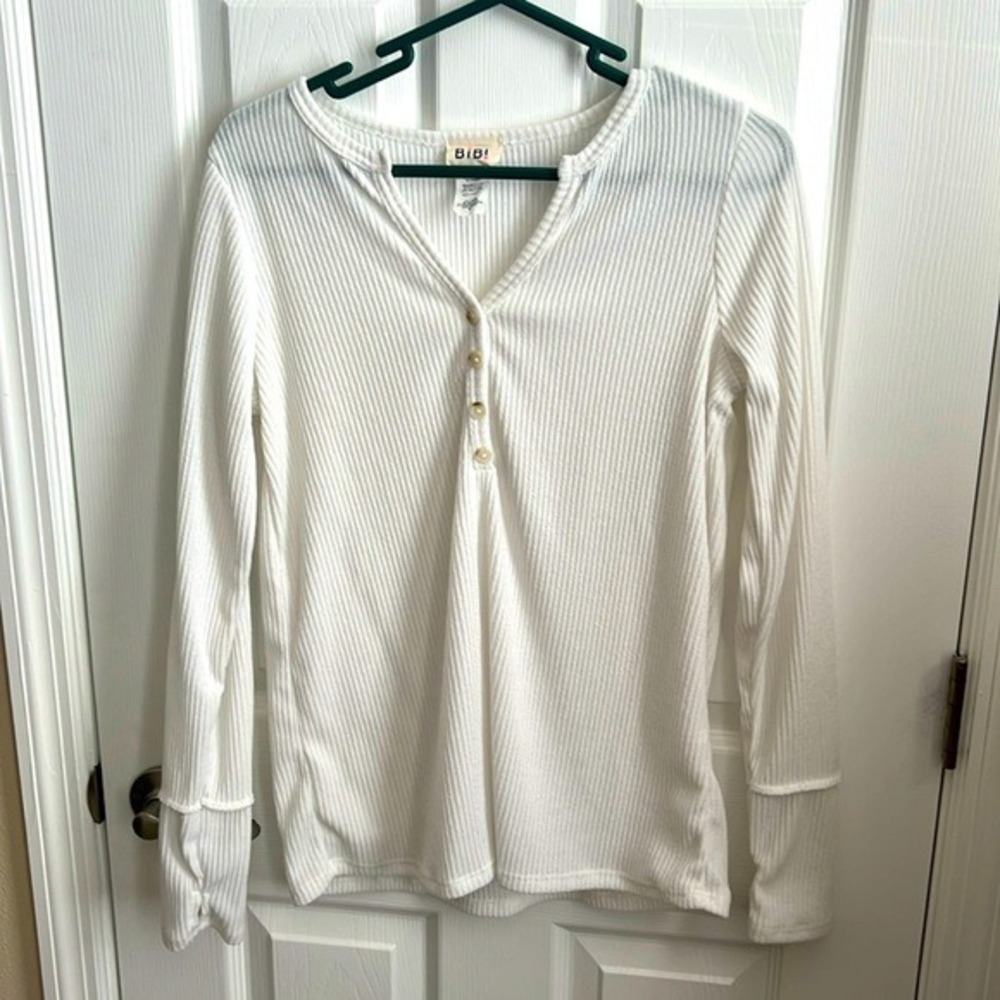 BiBi White Ribbed Knit Henley Long Sleeve Button Down Top‎ Small Thumb Holes